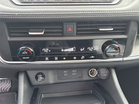 Used 2024 Nissan Rogue SV image 31