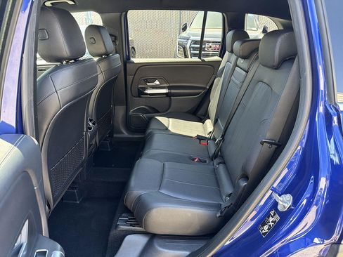 Used 2021 Mercedes-Benz GLB 250 4MATIC w/ Premium Package image 23