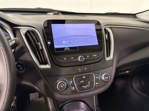 Used 2022 Chevrolet Malibu LS FWD image 17