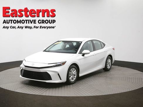Used 2025 Toyota Camry LE image 54