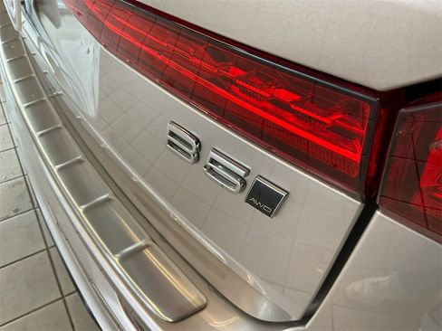 Certified 2023 Volvo XC60 B5 Plus w/ Climate Package image 17