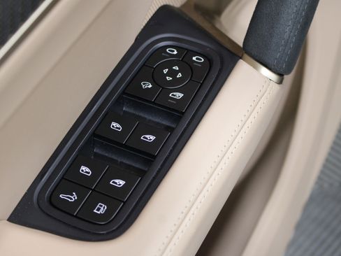 Used 2025 Porsche Cayenne Turbo AWD/4WD image 7