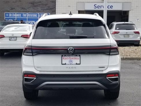 New 2025 Volkswagen Taos SEL image 4