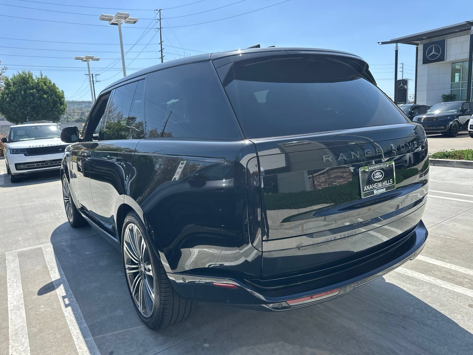 Certified 2025 Land Rover Range Rover SE AWD/4WD image 4