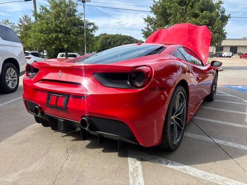 Used 2017 Ferrari 488 GTB RWD image 8