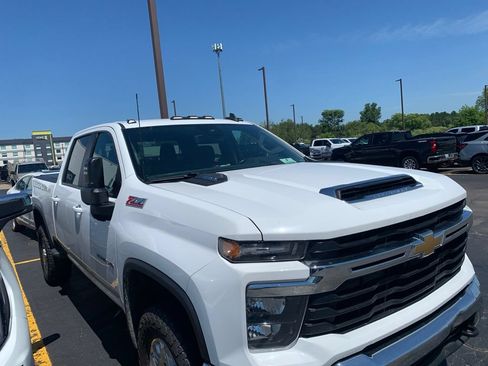Used 2024 Chevrolet Silverado 3500 LT w/ Convenience Package AWD/4WD image 11