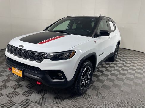 Certified 2025 Jeep Compass Trailhawk AWD/4WD image 7