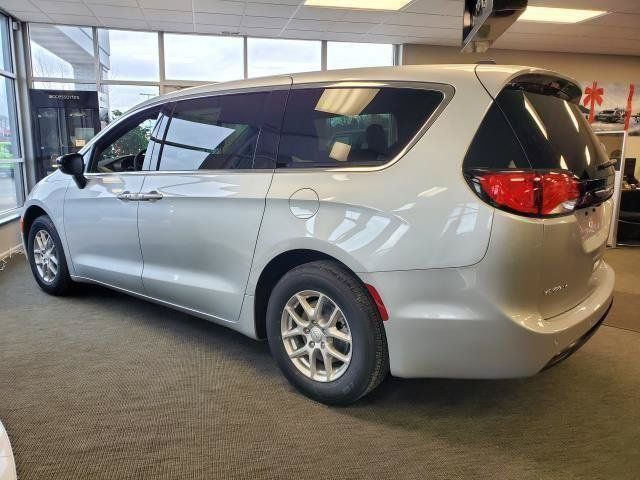Used 2026 Chrysler Voyager LX FWD image 3