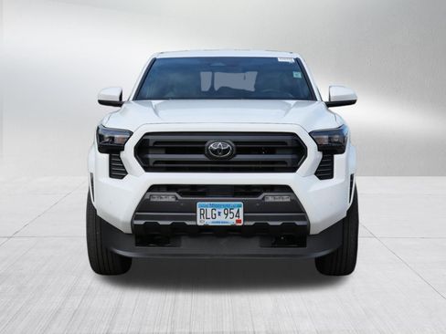 Certified 2025 Toyota Tacoma SR5 AWD/4WD image 2