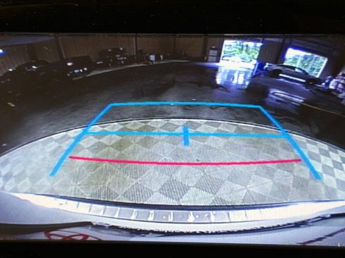 Used 2015 Toyota Highlander Plus FWD image 30