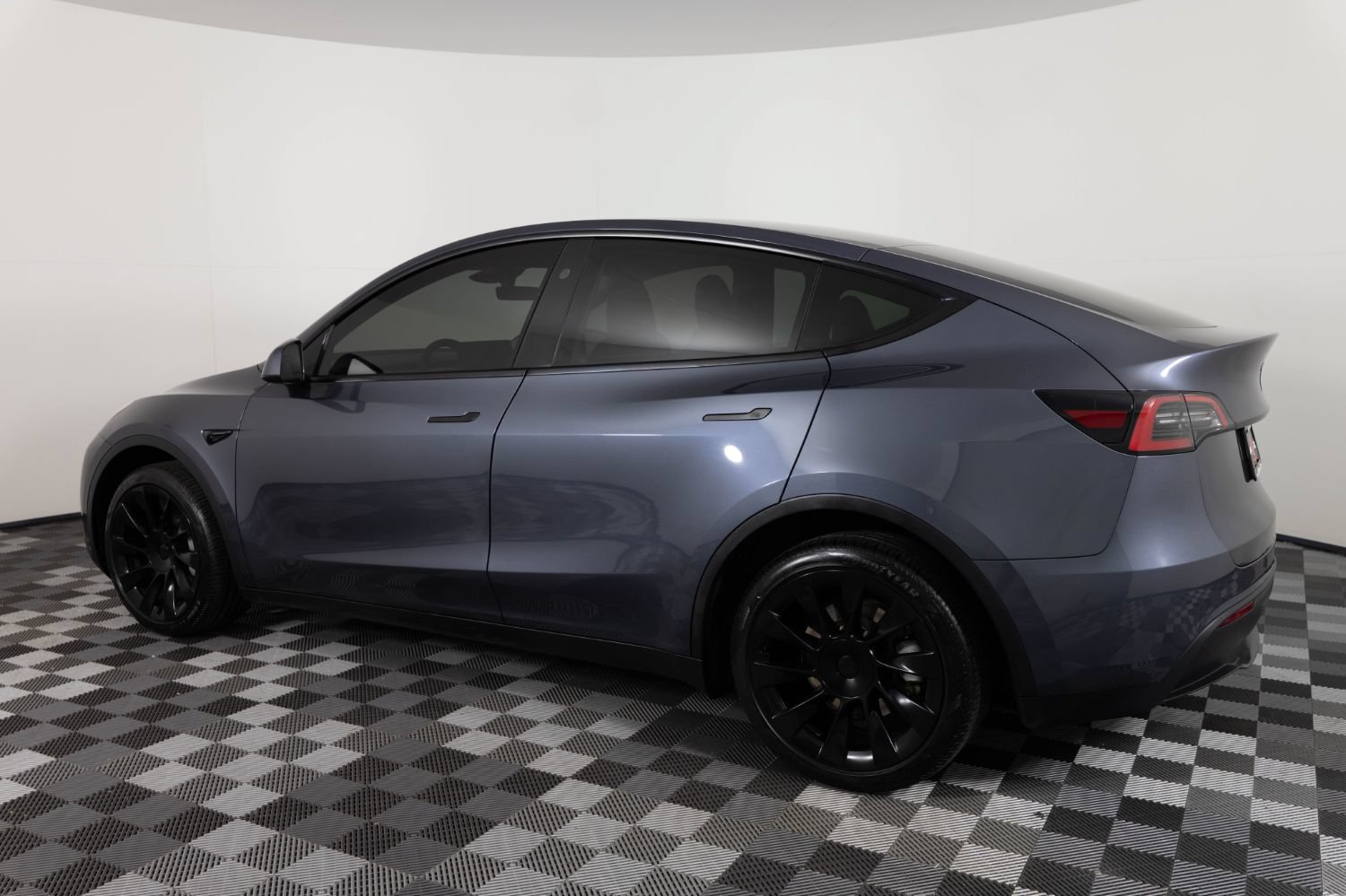 Used 2023 Tesla Model Y Long Range AWD/4WD image 4