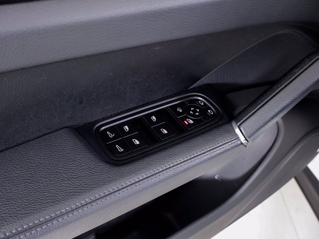 Certified 2022 Porsche Cayenne AWD/4WD image 25