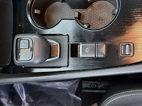 Used 2022 Nissan Rogue S FWD image 20