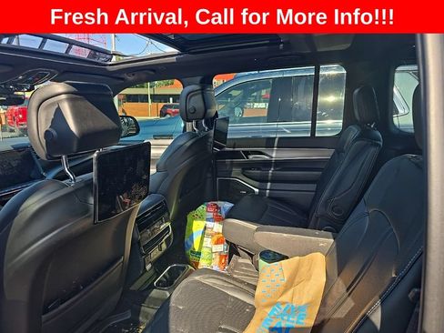Used 2024 Jeep Wagoneer Series II AWD/4WD image 17