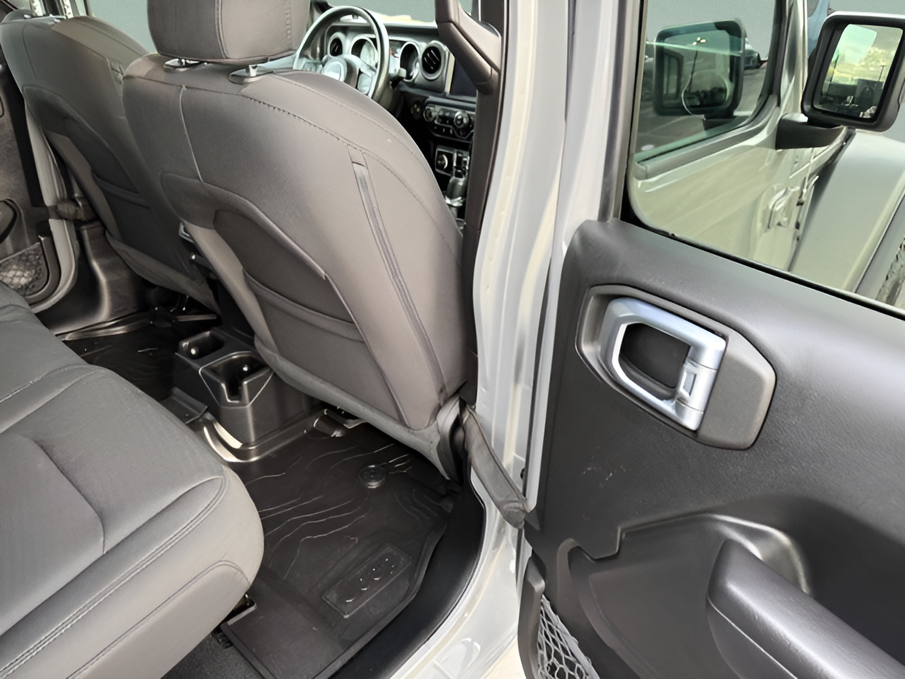 Used 2022 Jeep Wrangler Unlimited Sport AWD/4WD image 11