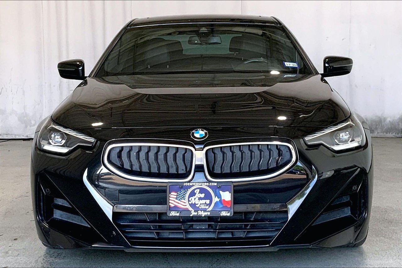 Used 2022 BMW 230i Coupe w/ M Sport Package RWD image 3