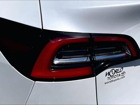 Used 2021 Tesla Model Y Long Range image 28