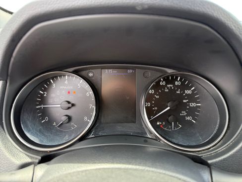 Used 2020 Nissan Rogue SV image 11