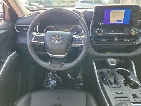 Used 2026 Toyota Highlander XLE AWD/4WD image 10