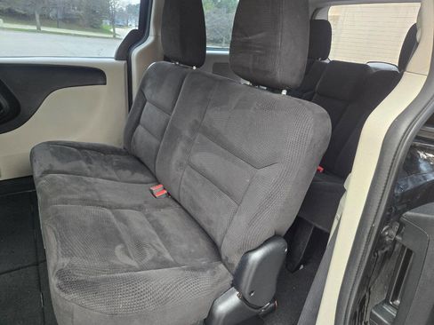Used 2014 Dodge Grand Caravan American Value Package image 30