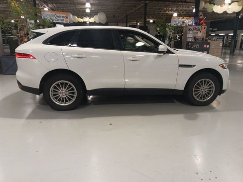 Used 2017 Jaguar F-PACE AWD/4WD image 6