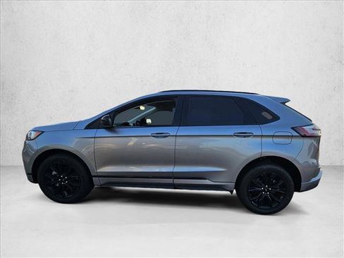 Used 2024 Ford Edge SE w/ Black Appearance Package image 5