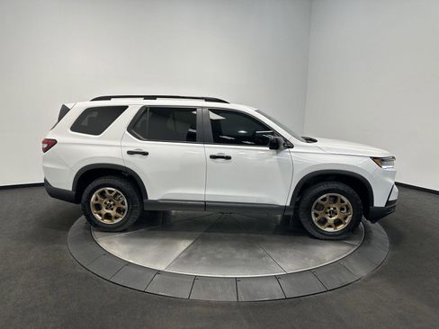 Certified 2025 Honda Pilot TrailSport image 7