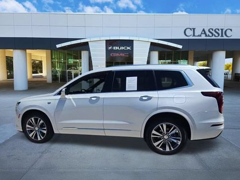 Used 2022 Cadillac XT6 Premium Luxury w/ Technology Package FWD image 6