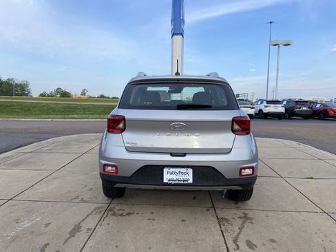 Used 2025 Hyundai Venue SEL FWD image 10