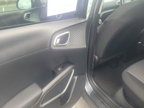 Used 2022 Kia Soul LX w/ Technology Package image 16