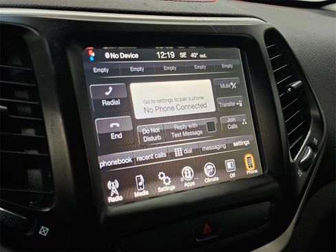 Used 2017 Jeep Cherokee Trailhawk image 26