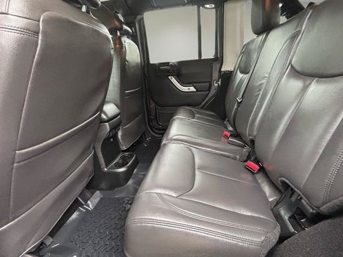 Used 2017 Jeep Wrangler Unlimited Sahara w/ Dual Top Group AWD/4WD image 11