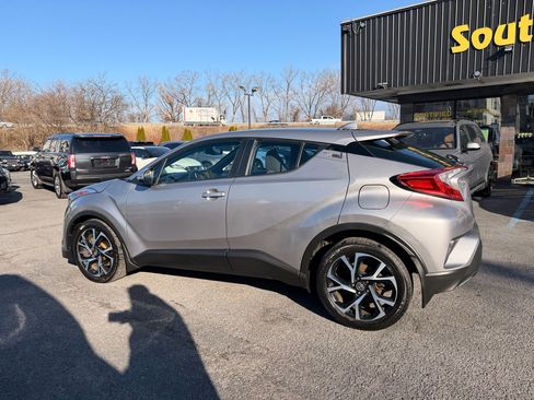 Used 2018 Toyota C-HR image 8