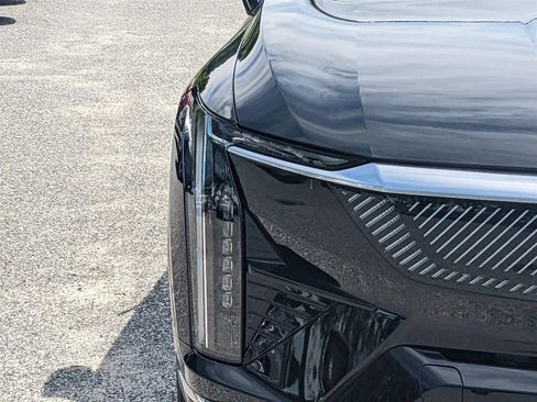 New 2025 Cadillac Optiq Luxury 1 image 9