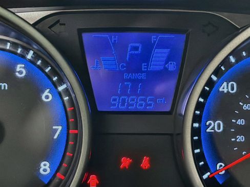 Used 2012 Hyundai Tucson Limited FWD image 18