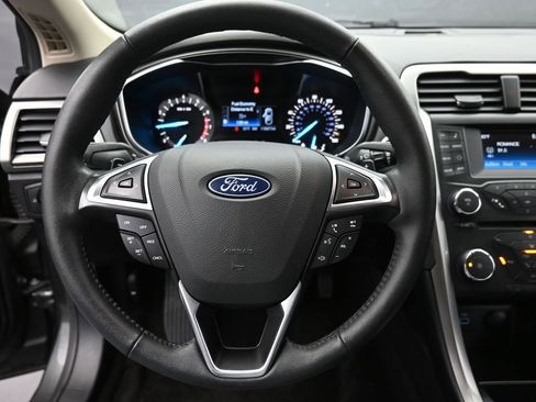 Used 2018 Ford Fusion SE image 18
