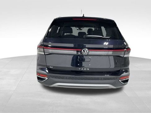 New 2026 Volkswagen Taos SE FWD image 4
