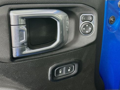 Used 2024 Jeep Wrangler Unlimited Rubicon 4xe AWD/4WD image 15