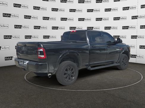 Used 2019 RAM 2500 Laramie w/ Black Appearance Package image 6