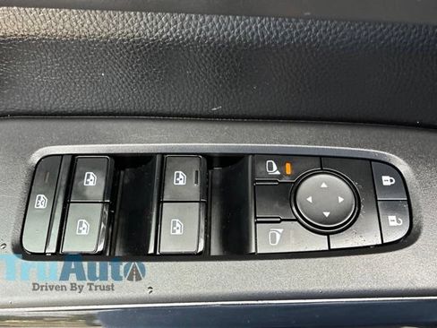 Used 2025 Nissan Pathfinder SV AWD/4WD image 21