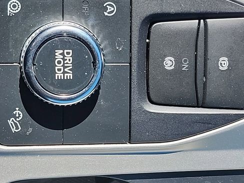 Used 2021 Ford Explorer XLT image 33