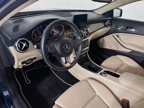 Used 2019 Mercedes-Benz GLA 250 4MATIC w/ Premium Package image 29