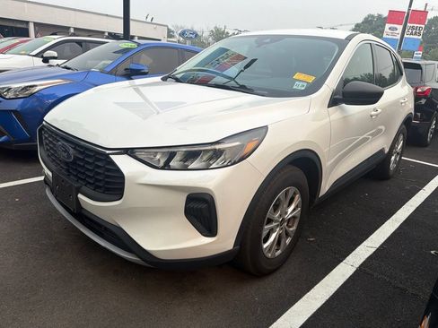 Used 2023 Ford Escape Active w/ Tech Pack #1 AWD/4WD image 2