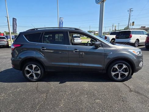 Used 2018 Ford Escape SEL FWD image 9