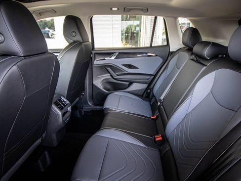 New 2026 Volkswagen Tiguan SE FWD image 25