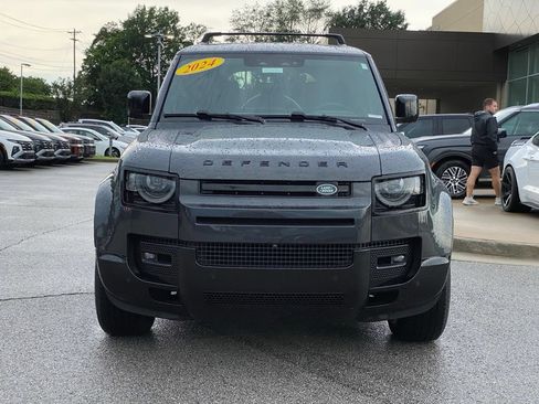 Used 2024 Land Rover Defender 110 X-Dynamic SE AWD/4WD image 2