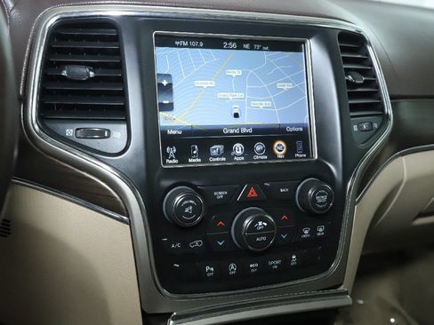 Used 2017 Jeep Grand Cherokee Overland AWD/4WD image 27