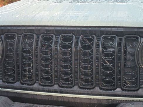 Used 2024 Jeep Wrangler Unlimited image 24