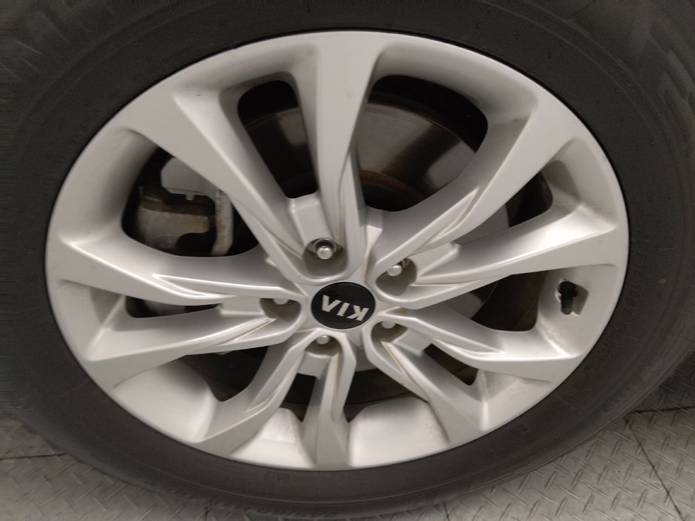 Used 2020 Kia Telluride LX FWD image 31