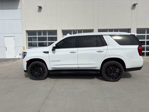 Used 2024 GMC Yukon SLT w/ SLT Luxury Package image 6